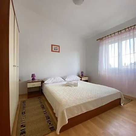 Bosotina Apartment *